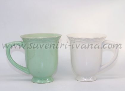 керамични чаши в бяло и светлозелено