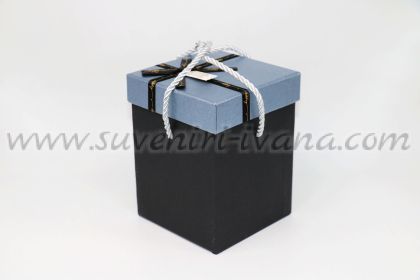 кутия за подаръци с дръжки модел две