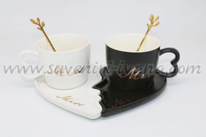 комплект бяла и черна чаши с чинийки Mr и Miss
