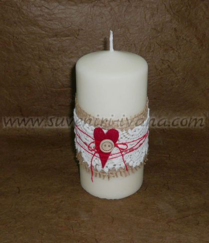 Свещ бяла с ръчна декорация 6,5 х 14,5 см.