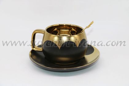 комплект чаша с чинийка в черно и златно