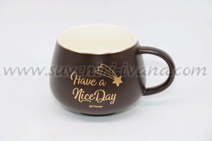 кафява чаша с падаща звезда и надпис Have a nice day