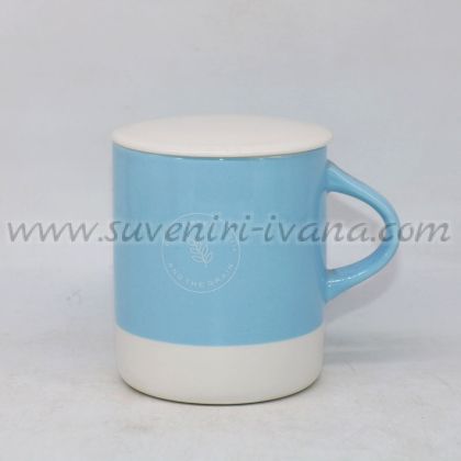 чаша за чай или кафе в бяло и светлосиньо