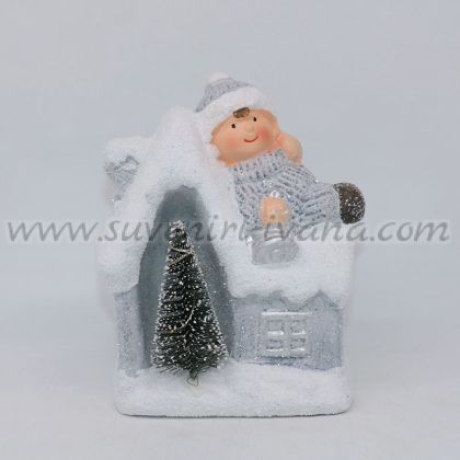 светеща коледна фигурка дете с елхичка и къщичка