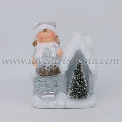 светеща коледна фигурка дете с елхичка и къщичка