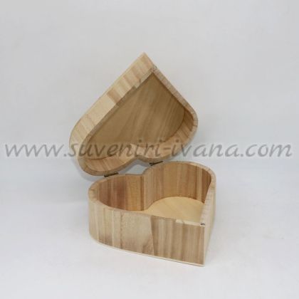 дървена кутия сърце за декупаж и декорация