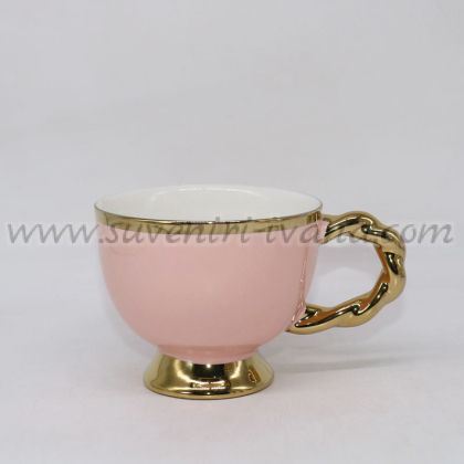 луксозна розова чаша със златиста дръжка