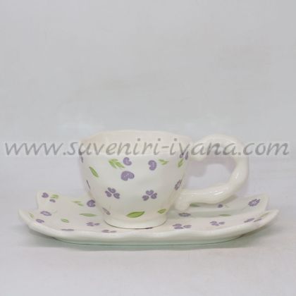 пролетен комплект чашка с чинийка на цветенца