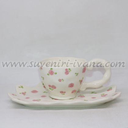 пролетен комплект чашка с чинийка на цветенца