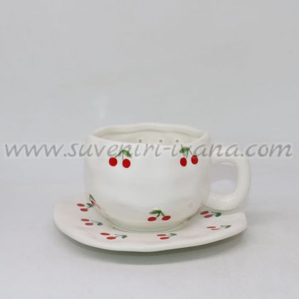 комплект чашка с чинийка на черешки