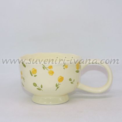 керамична чаша с релефен ръб и жълти цветчета