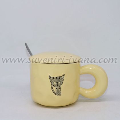 керамична чаша с капак и лъжичка с коте