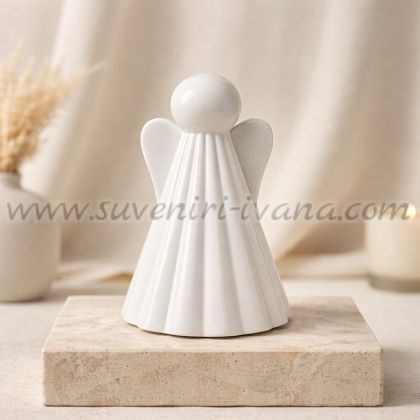 декоративно бяло керамично ангелче с изчистен дизайн