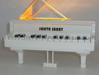 лампа за декорация пиано