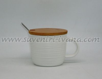 бяла керамична чаша