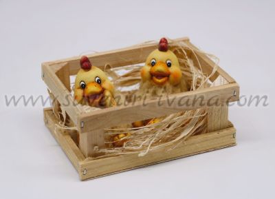 Комплект пиленца в дървена щайга с декорация от естествено лико