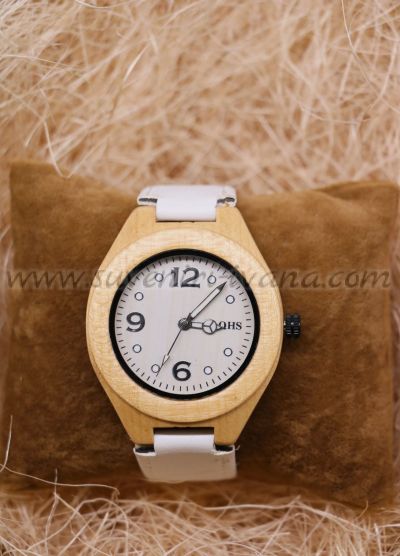 дървен часовник с бяла кожена каишка