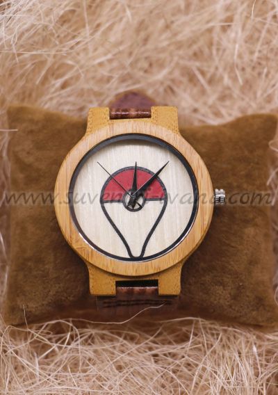 Часовник от дърво с кафява каишка от естествена кожа