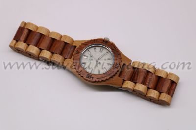 ръчен часовник от дървен материал