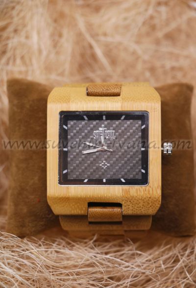 дървен часовник с бамбукова каишка