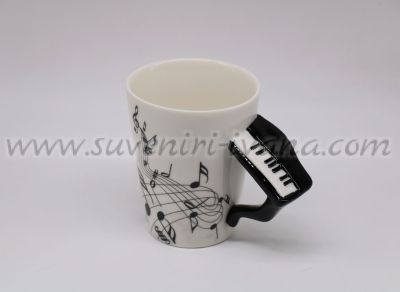 оригинална подаръчна чаша с пиано дръжка