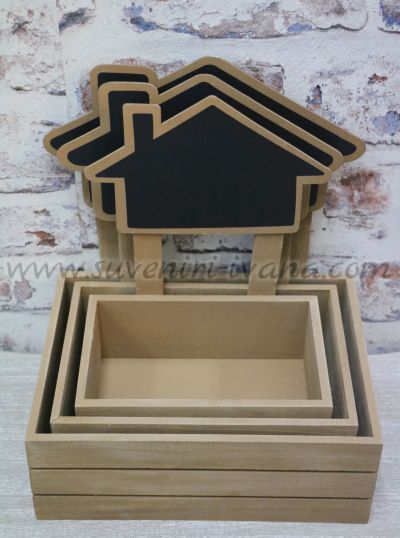 дървени кутии с табелка черна дъска