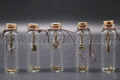 стъклени шишенца с винтидж декорация