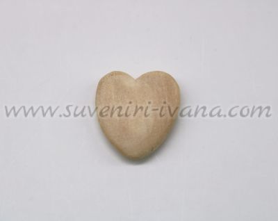 Натурално дървено сърце с дупки за нанизване