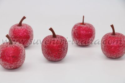 червени декоративни ябълки