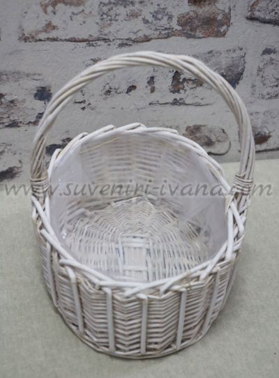 кошница от ратан с найлон на дъното