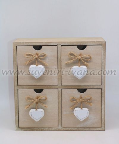 дървена кутия сърца и чекмеджета