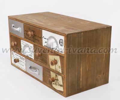 дървено шкафче в стил винтидж