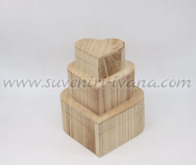 натурални дървени кутии сърце