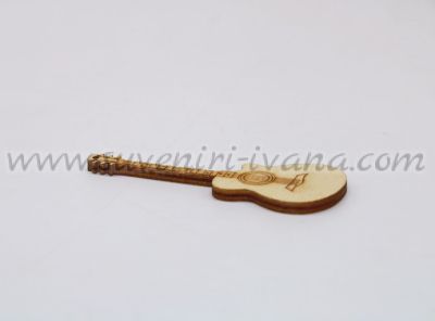 натурални дървени елементи за декорация китара