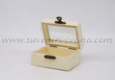 малки дървени кутии със стъклен капак