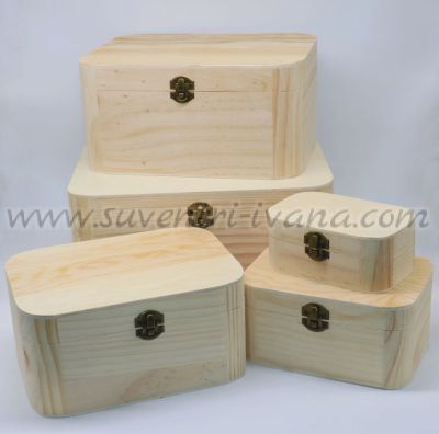 дървени кутии в натурален вид