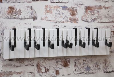 оригинална закачалка пиано клавиши