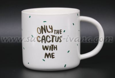 бяла чаша на иглички от кактус