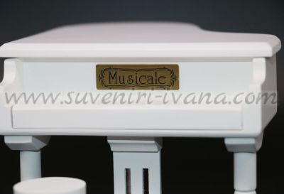 музикален комплект пиано със столче