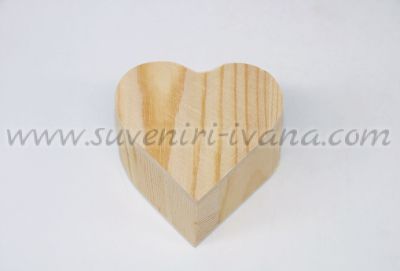 дървено сърце кутия