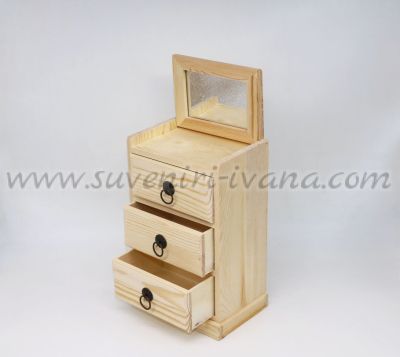 дървен скрин с три чекмеджета и огледало