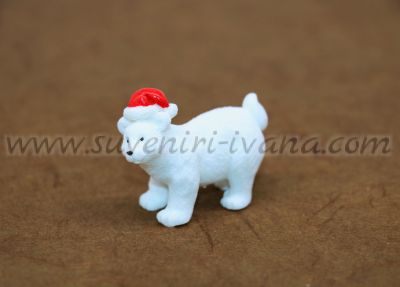 декоративна фигурка бяла мечка с коледна шапка