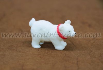 полирезинови фигурки бяла мечка с червен шал