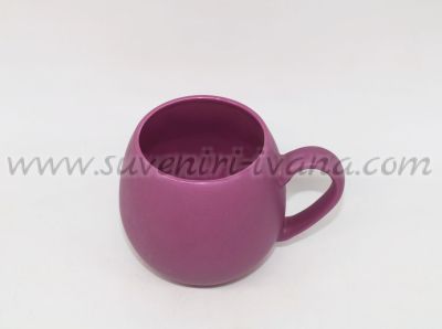 лилава чаша с тумбеста форма