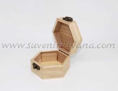 натурална дървена кутия с шестоъгълна форма
