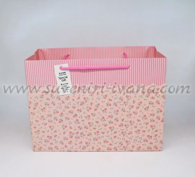 розова торбичка за подаръци на цветенца