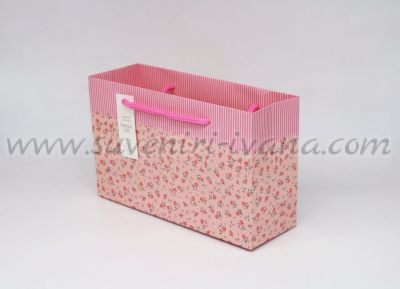 малки розови подаръчни торбички на рози с дръжки от текстил