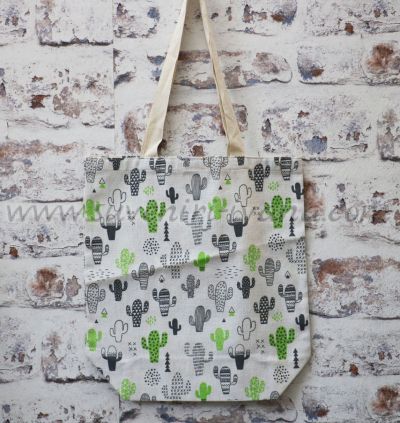 чанта от текстил с десен кактуси