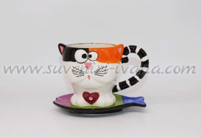 брито чаши котка с чинийка