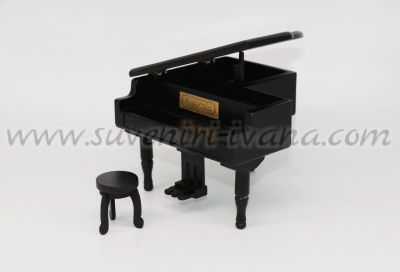 декоративен роял с музикална кутия